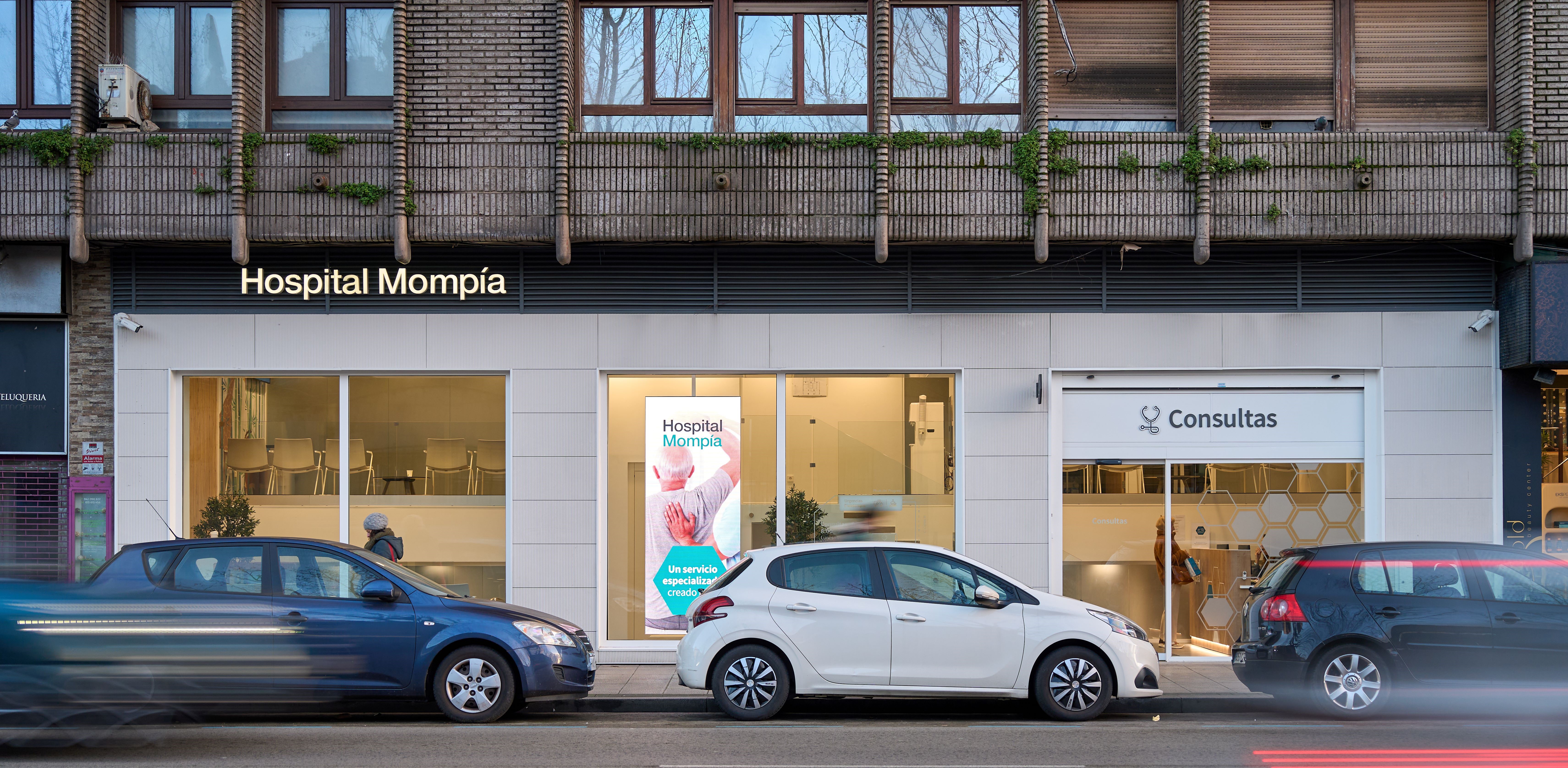 Entrada al área de Consultas del centro médico de Hospital Mompía en Santander